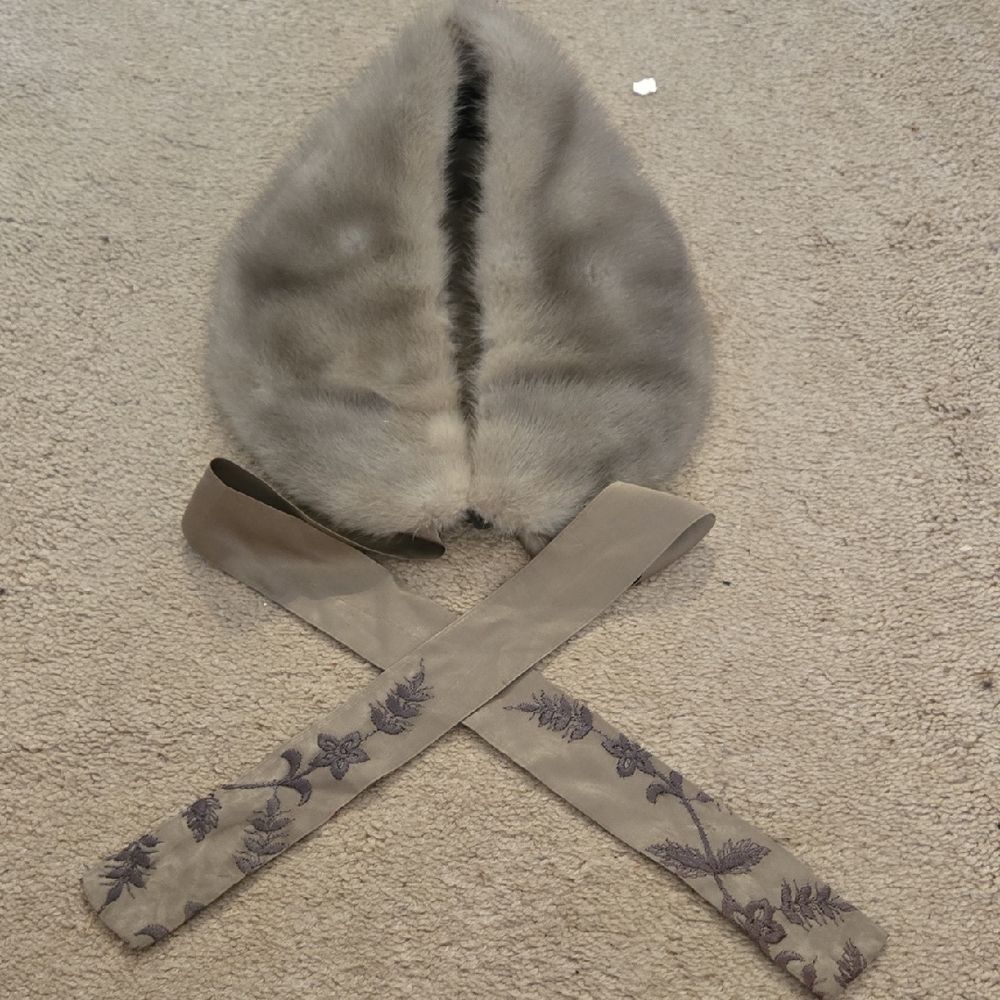 Rare Gray Blue Iris Mink Fur Collar Scarf with Embroidered Ties